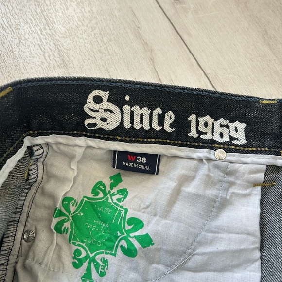 COOGI Men's Dark Jean Shorts Baggy with Gold Wing Design Embroidery Size 38 - Picture 5 of 9